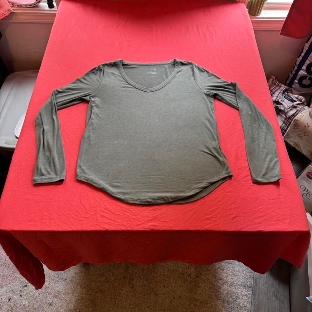So favorite v neck olive green Long Sleeve Top in size S
